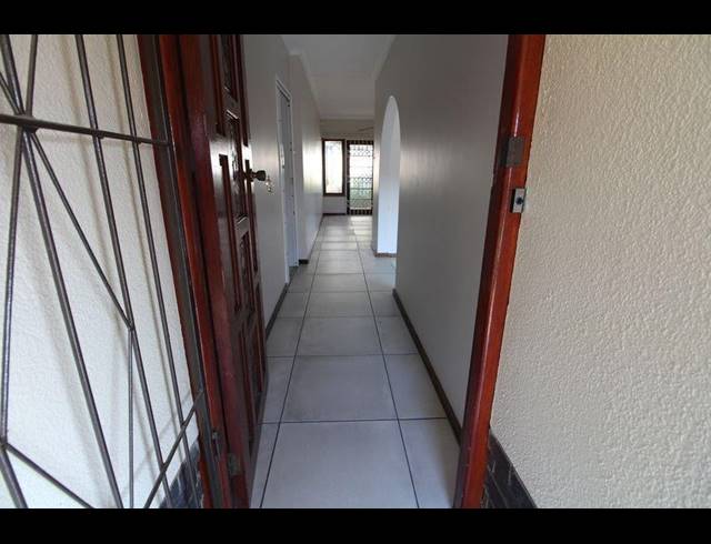 3 BEDROOM TOWNHOUSE TO LET IN HAYFIELDS